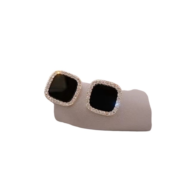 Black Rhinestone Wrapped Square Stud Earrings - Picture 3 of 5